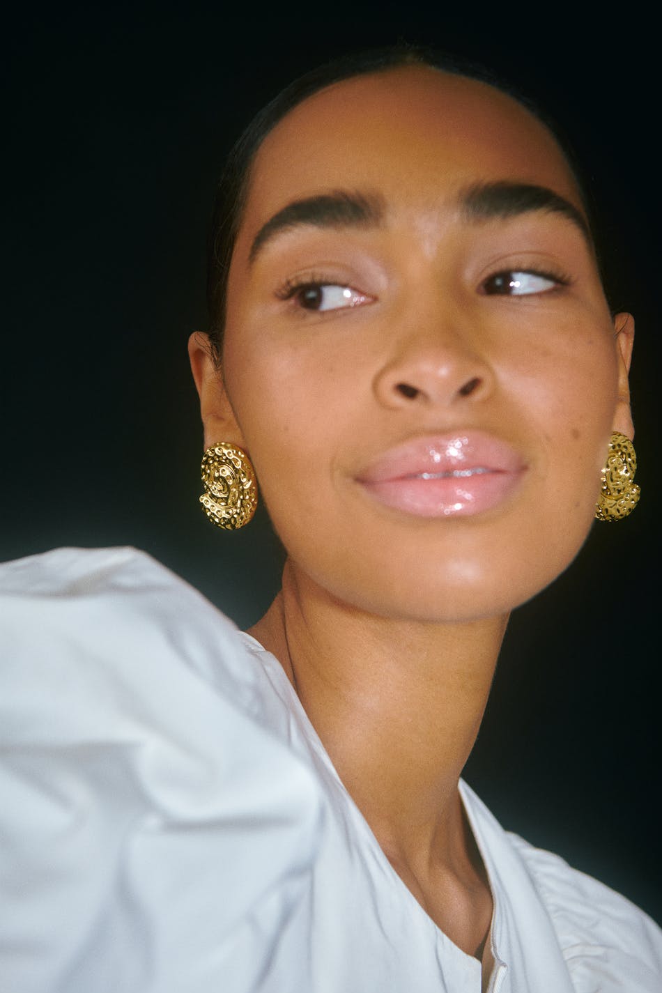  Gina Tricot- Crinkled gold spiral earrings - Ohrringe- Gold - ONESIZE- Female
