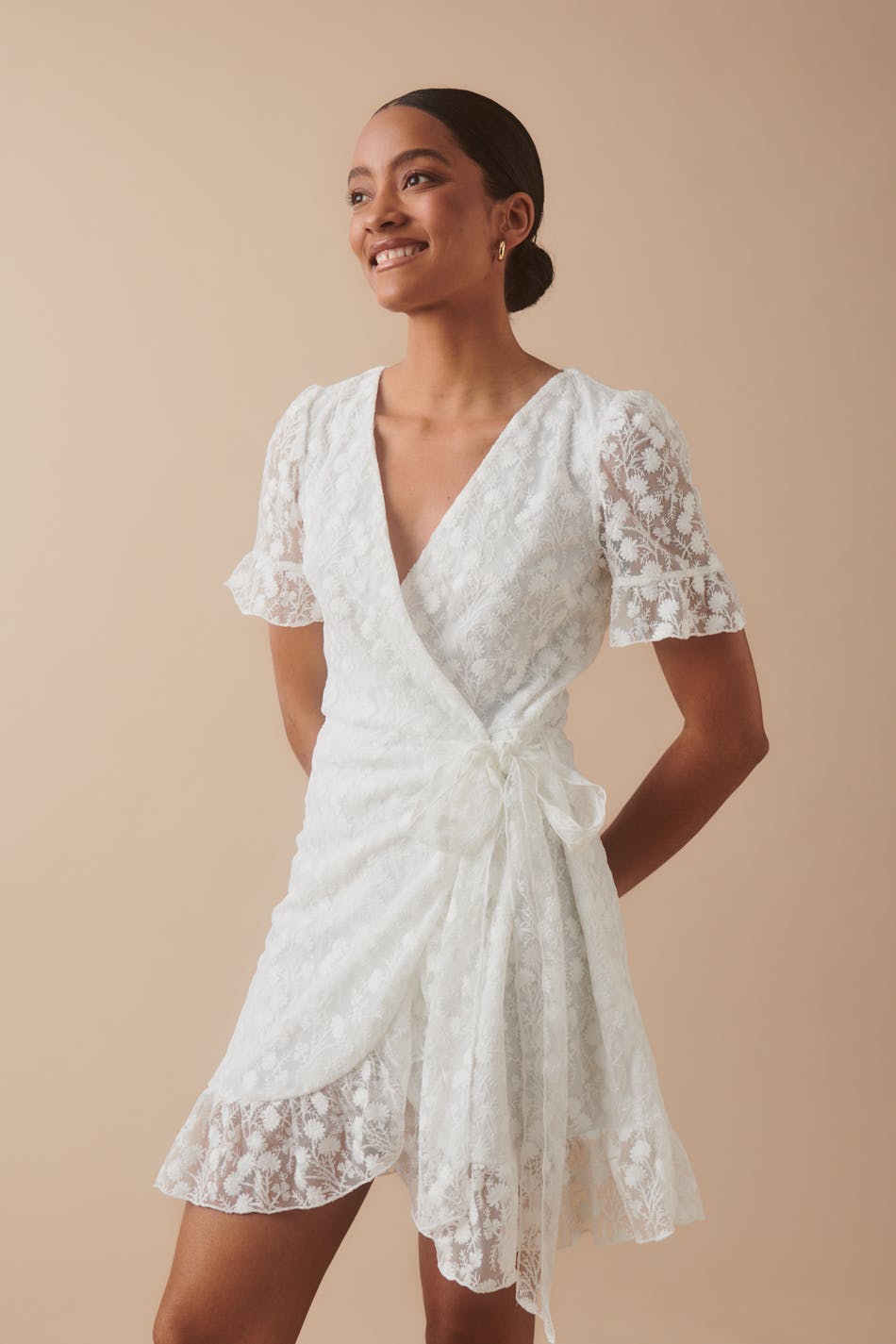 Gina Tricot - Lace wrap mini dress - miniklänningar - White - L - Female
