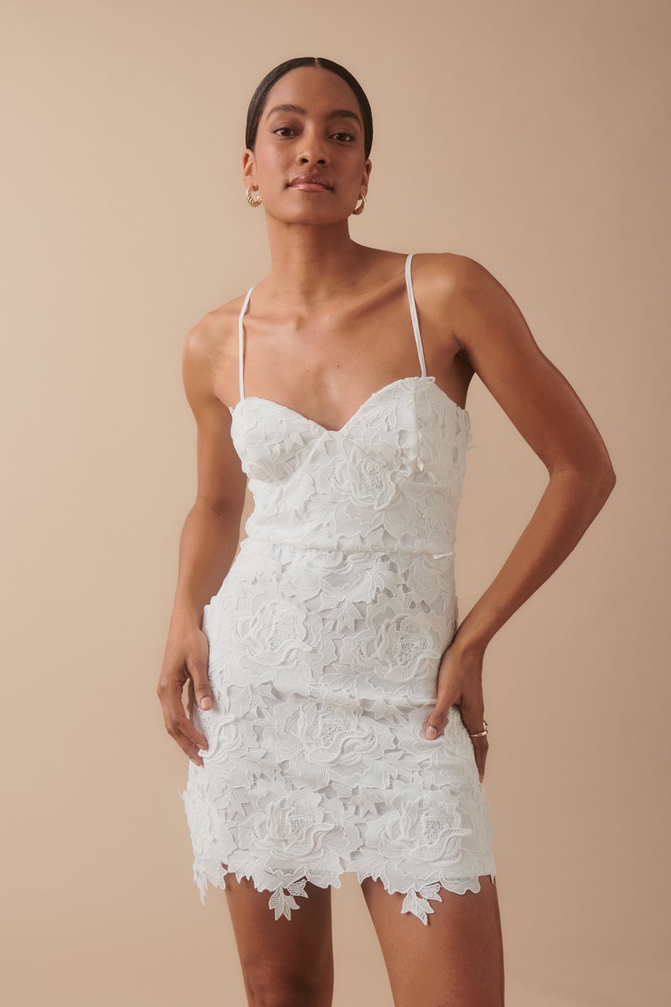 Läs mer om Gina Tricot - Bloom 3d lace mini dress - miniklänningar - White - XS - Female