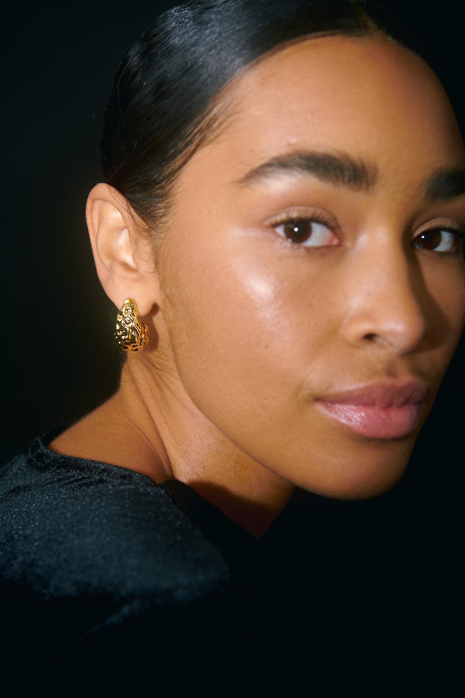 Gina Tricot - Crinkled gold drop earrings - örhängen - Gold - ONESIZE - Female
