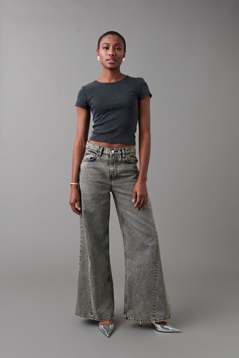 Läs mer om Gina Tricot - Wedge wide jeans - wide jeans - Black - 40 - Female