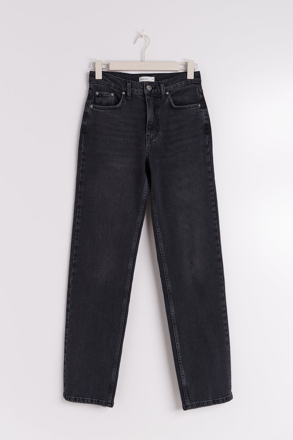 Läs mer om Gina Tricot - Mid straight tall jeans - mid waist jeans - Black - 34 - Female
