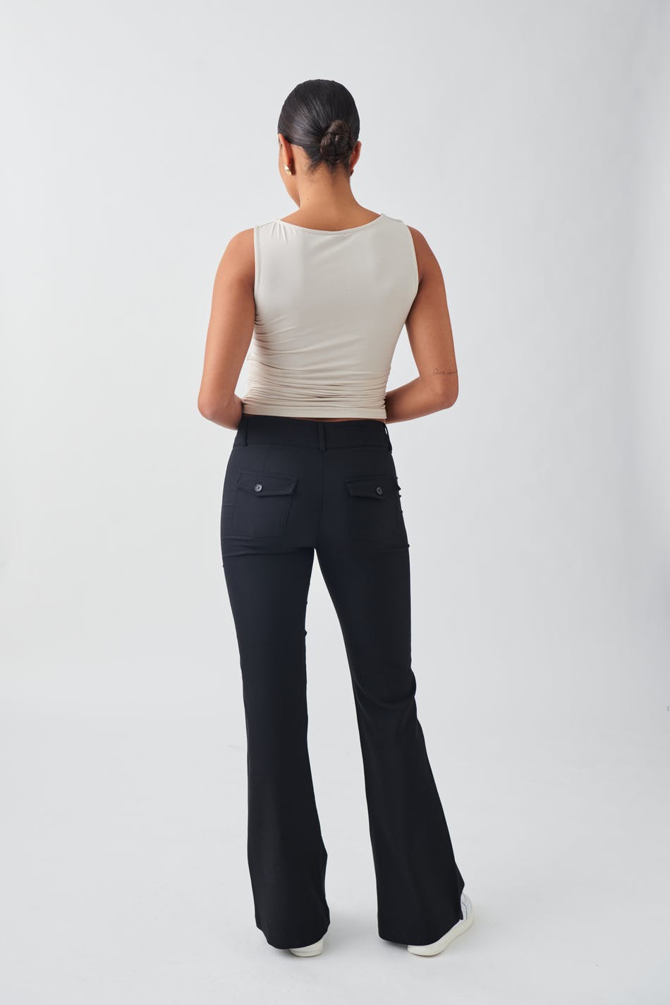 Läs mer om Gina Tricot - Y2k bootcut trousers - wide - Black - XL - Female