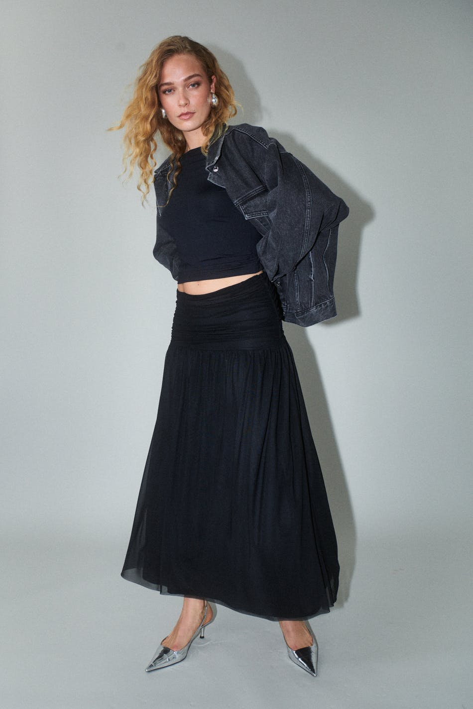Läs mer om Gina Tricot - Ruched mesh maxi skirt - långkjolar - Black - L - Female