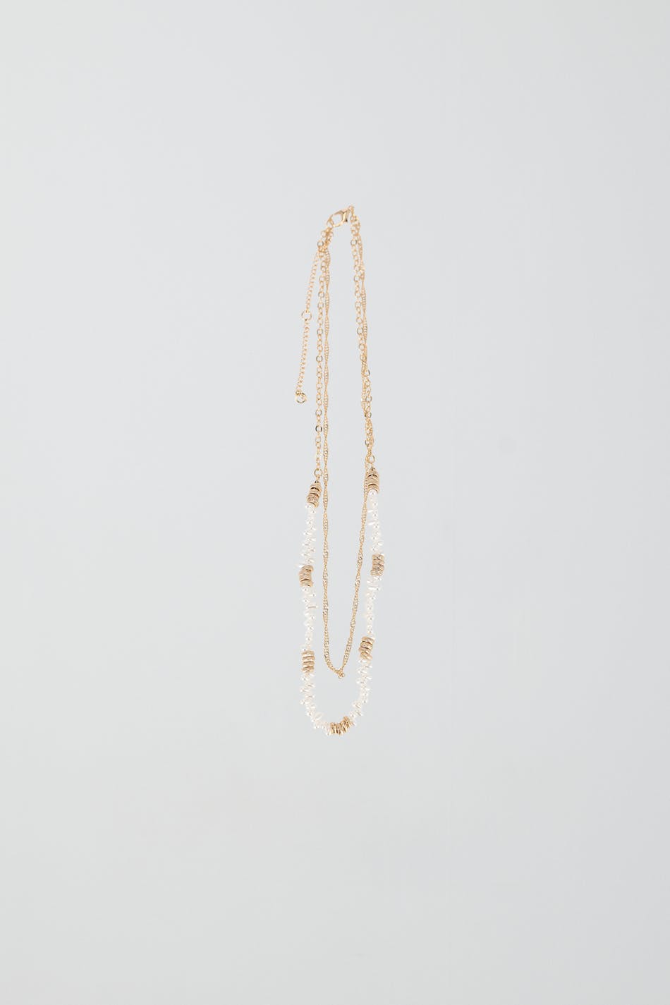 Läs mer om Gina Tricot - Pearl and bead mrow - halsband - Gold - one size - Female