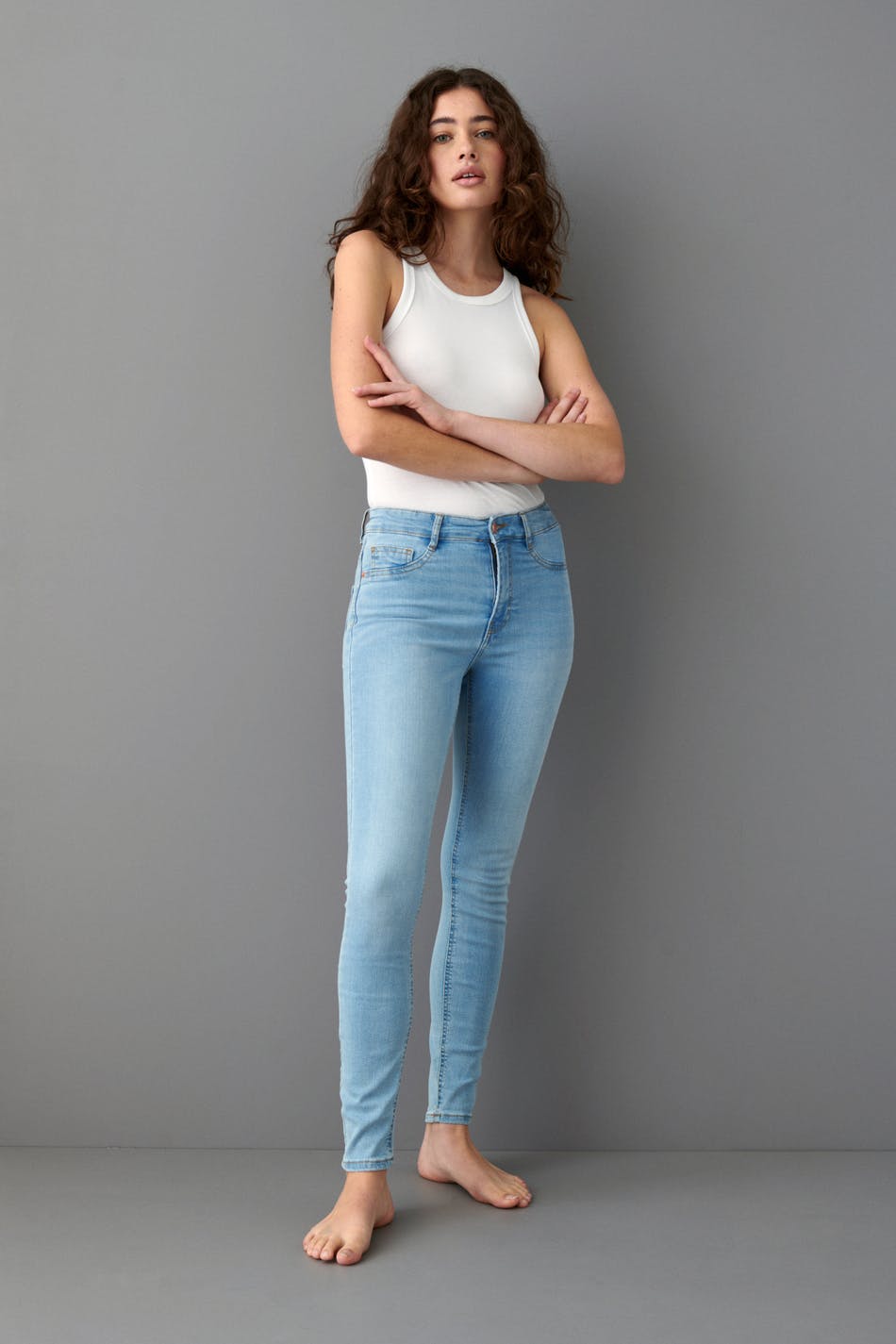 Läs mer om Gina Tricot - Molly highwaist jeans - highwaist jeans - Blue - L - Female