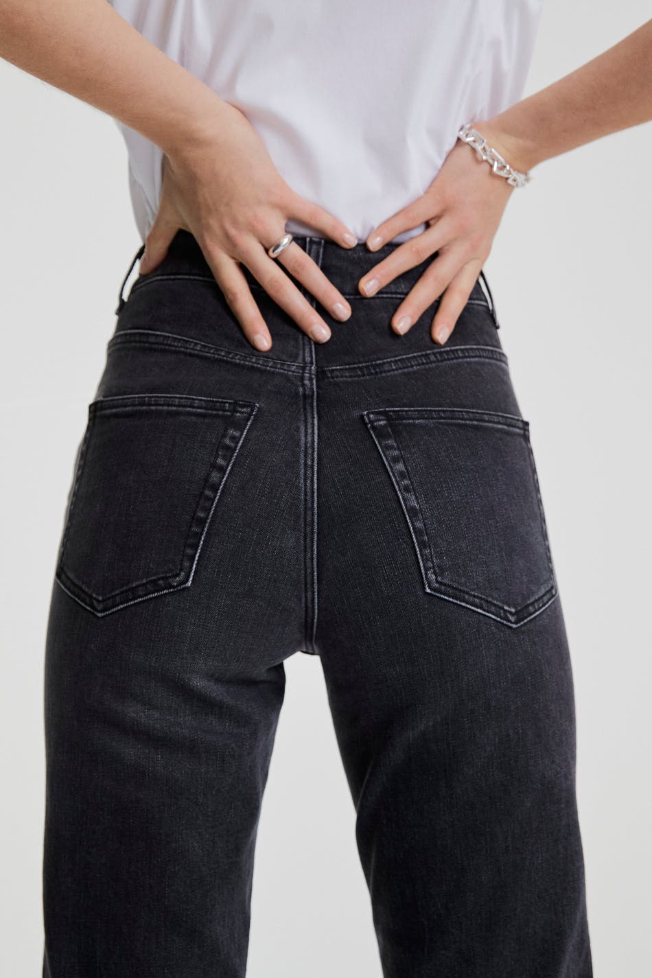 Neela straight jeans - Black - Women - Gina Tricot